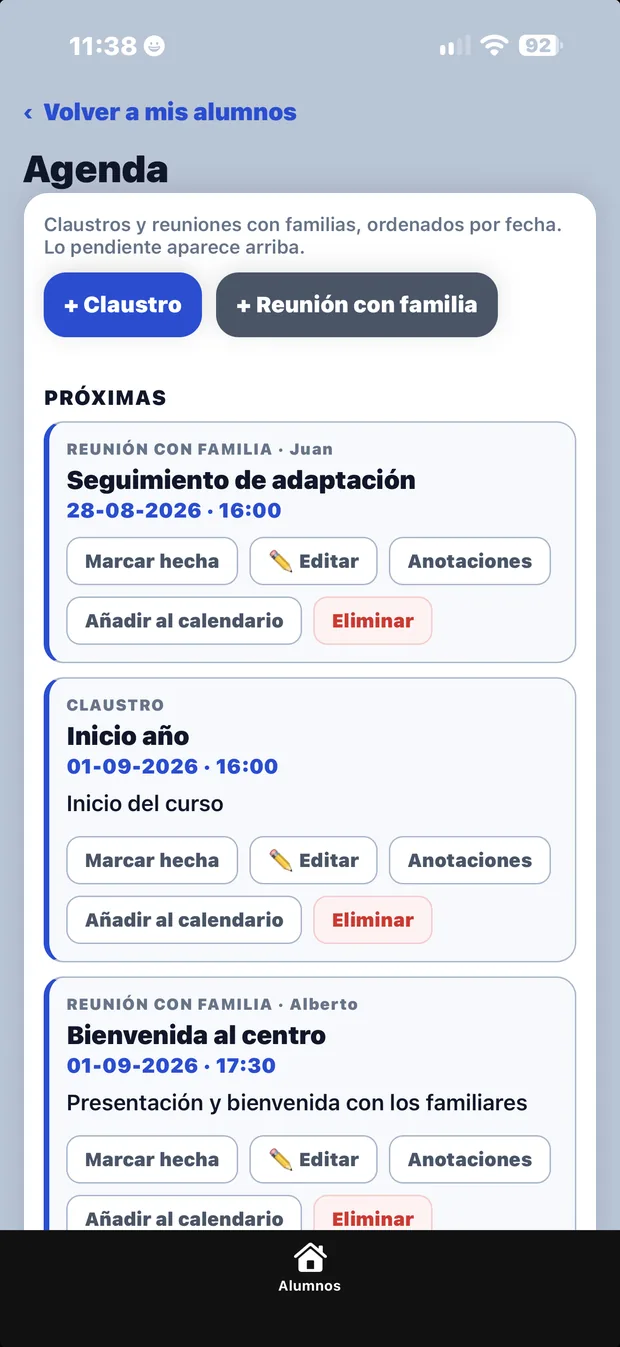 Agenda de la aplicación con las próximas reuniones con familias y claustros, cada una con su fecha y la opción de añadirla al calendario.